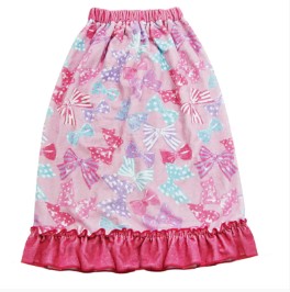 هل توفر BathSkirt ميزات مقاومة للماء والرطوبة؟